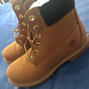 Timberland women’s boots size 8M